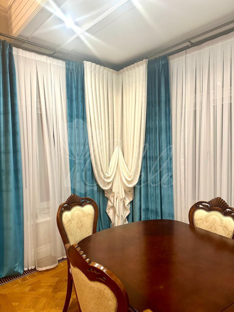 Премиум шторы для гостиной загородного дома